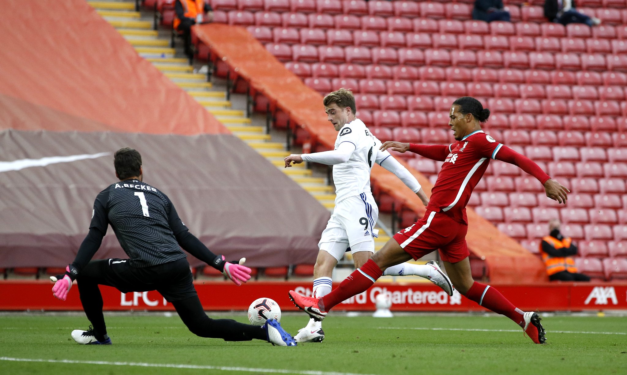 球和犀利突 球和犀利突